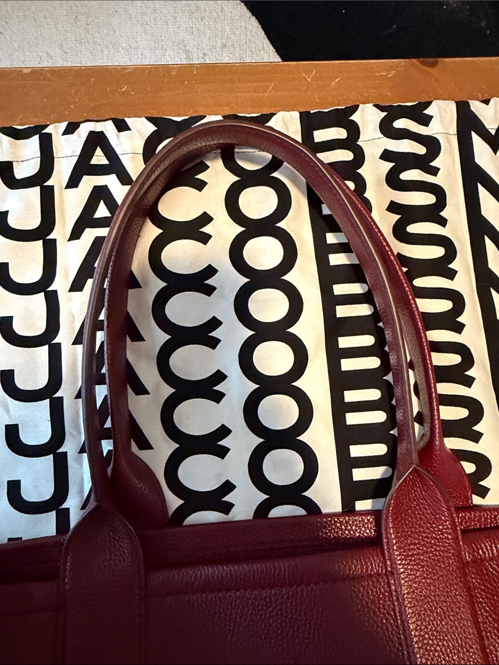Marc Jacobs Burgundy Red Pebbled Leather Tote with Logo - Picture 5 of 6
